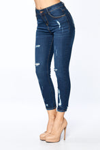 Load image into Gallery viewer, Ripped High Rise Jeans